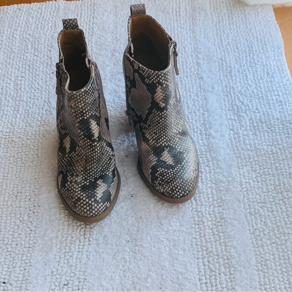 Universal Thread Snakeskin Booties - Picture 6 of 9